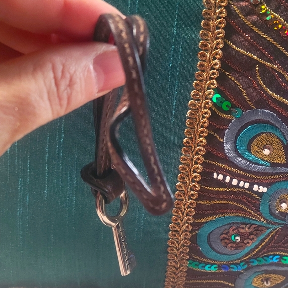 Fossil silver key charm, brown leather loop strap. FOB bag, hang tag - Picture 2 of 2